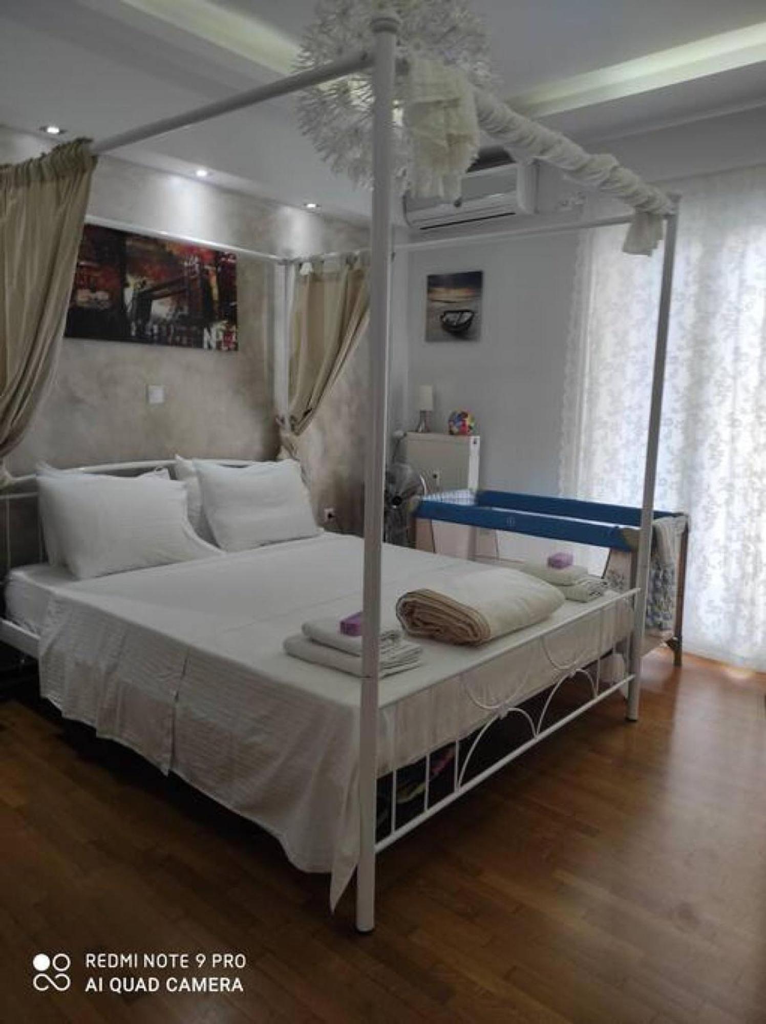 One Block From The Sea Family House At Floisvos Apartment Athena Bagian luar foto