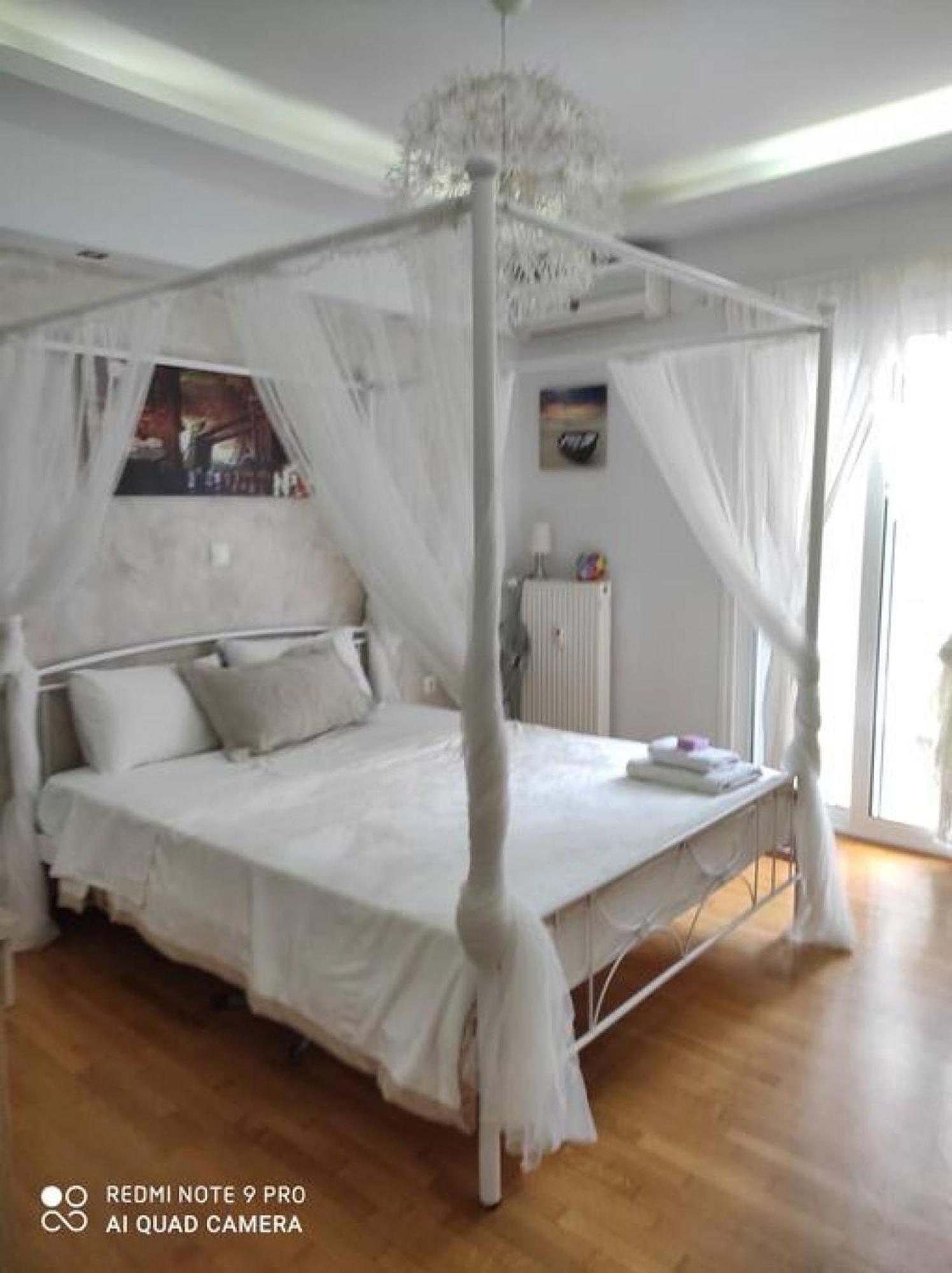 One Block From The Sea Family House At Floisvos Apartment Athena Bagian luar foto